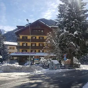https://hotel-pineta.it-lombardy.com